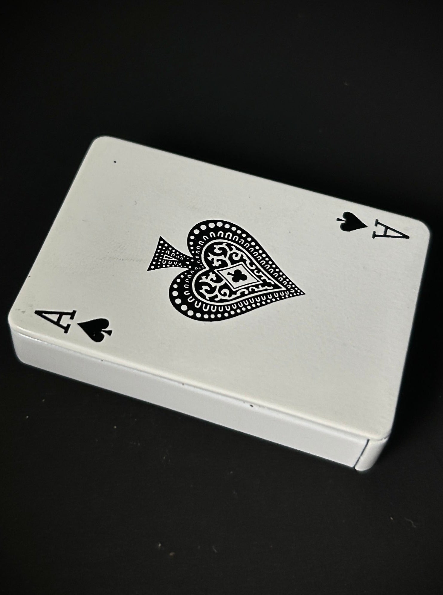 ekka playing card lighter